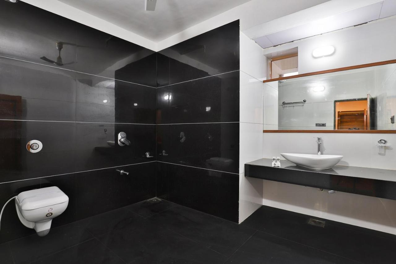 Oyo 23540 Hotel Suryakant Rajkot Extérieur photo