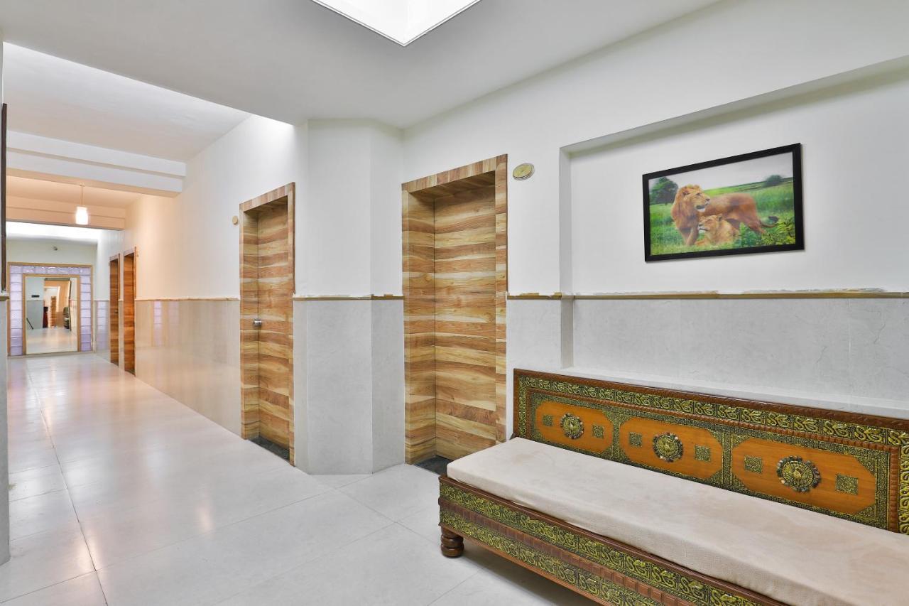Oyo 23540 Hotel Suryakant Rajkot Extérieur photo