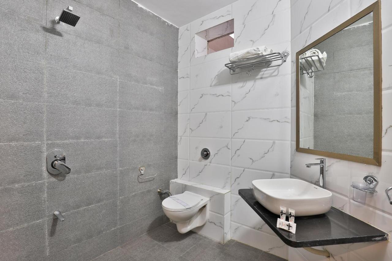 Oyo 23540 Hotel Suryakant Rajkot Extérieur photo