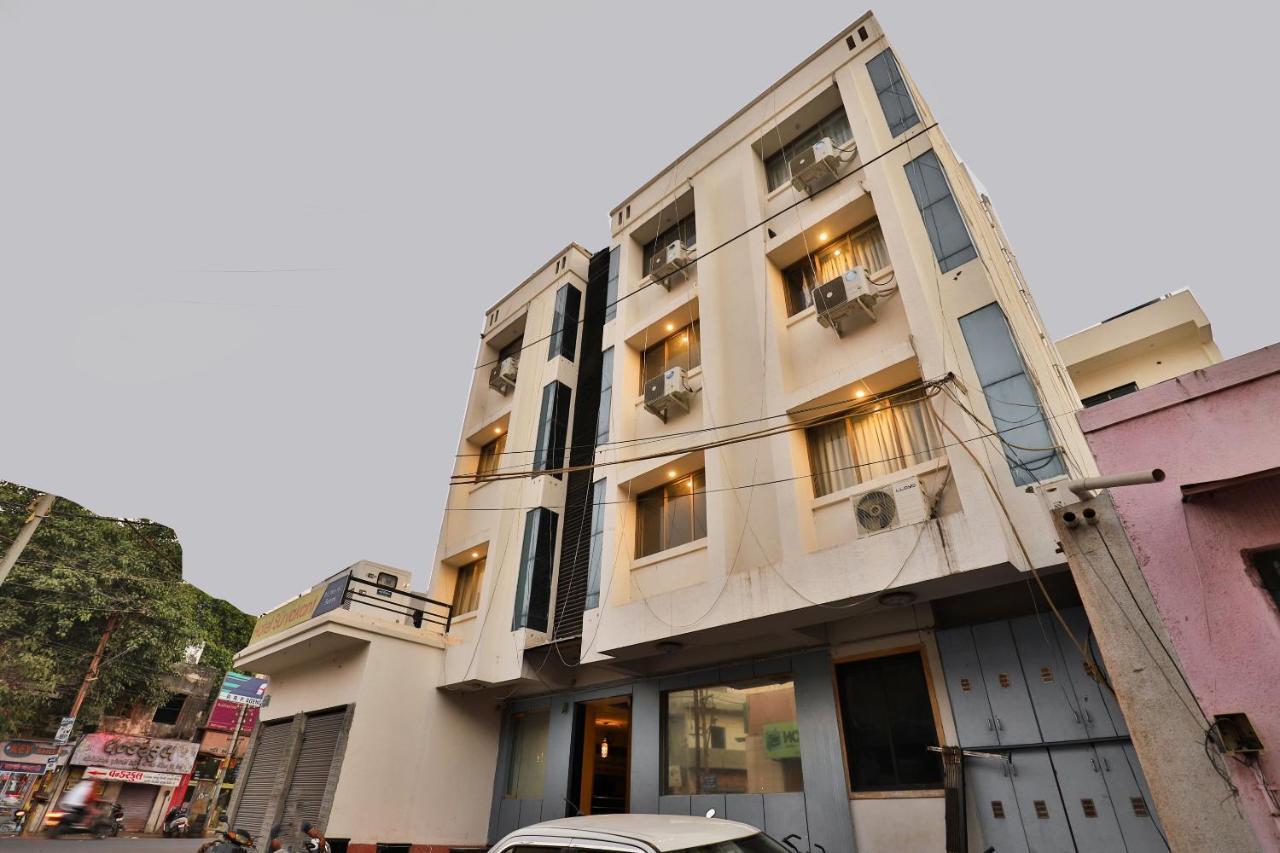 Oyo 23540 Hotel Suryakant Rajkot Extérieur photo
