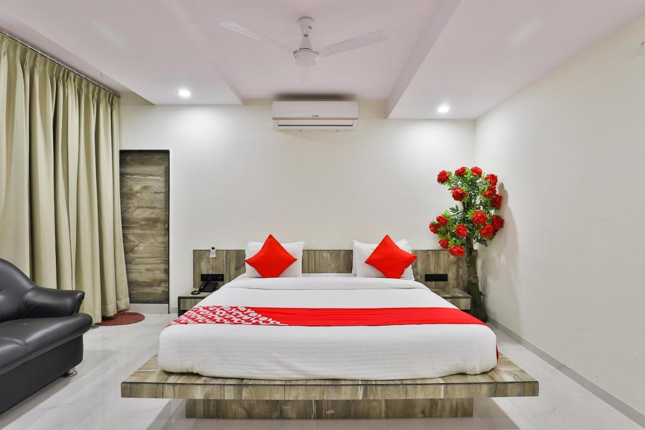 Oyo 23540 Hotel Suryakant Rajkot Extérieur photo
