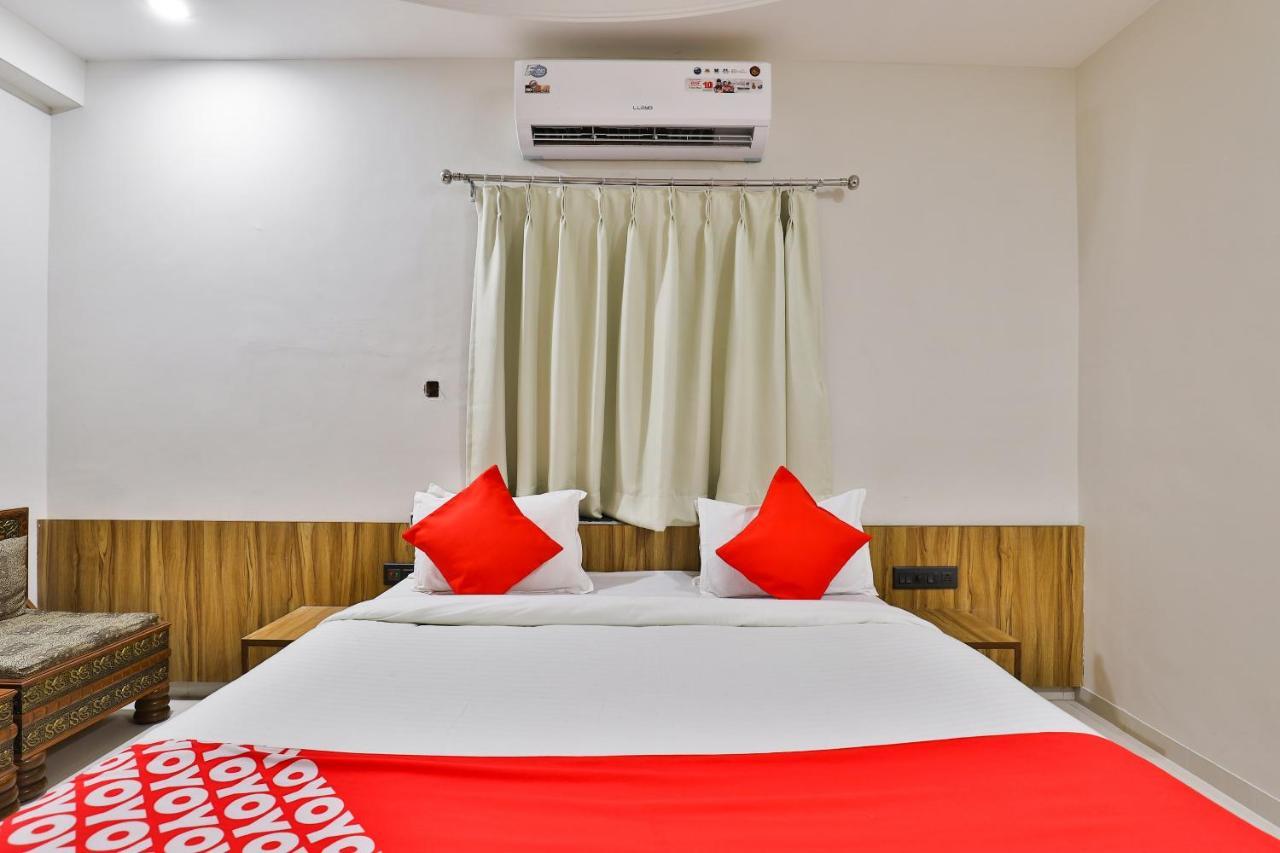 Oyo 23540 Hotel Suryakant Rajkot Extérieur photo