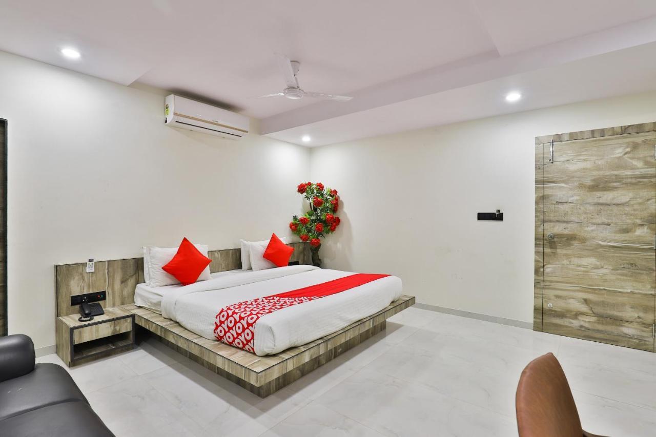 Oyo 23540 Hotel Suryakant Rajkot Extérieur photo