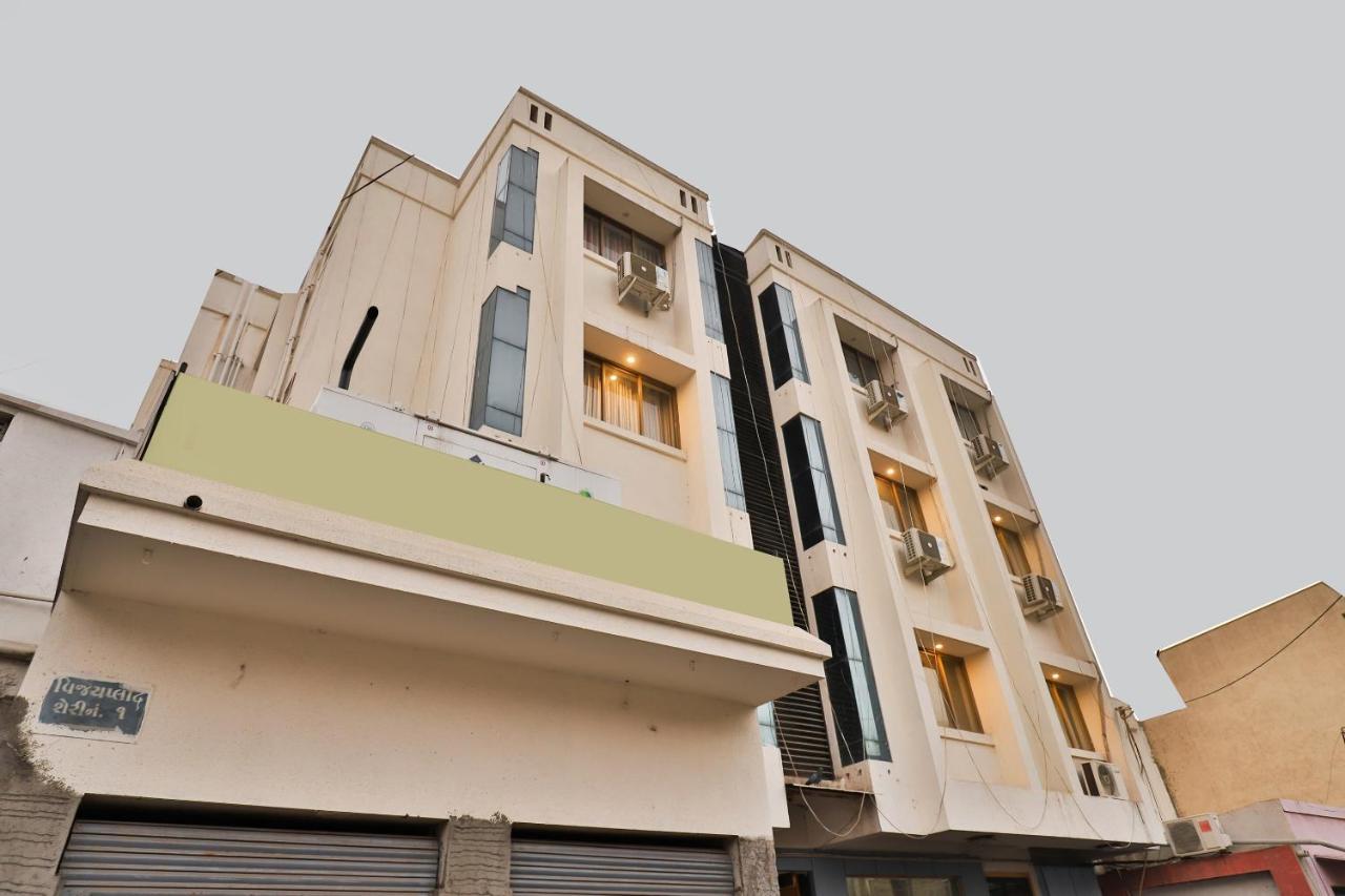 Oyo 23540 Hotel Suryakant Rajkot Extérieur photo