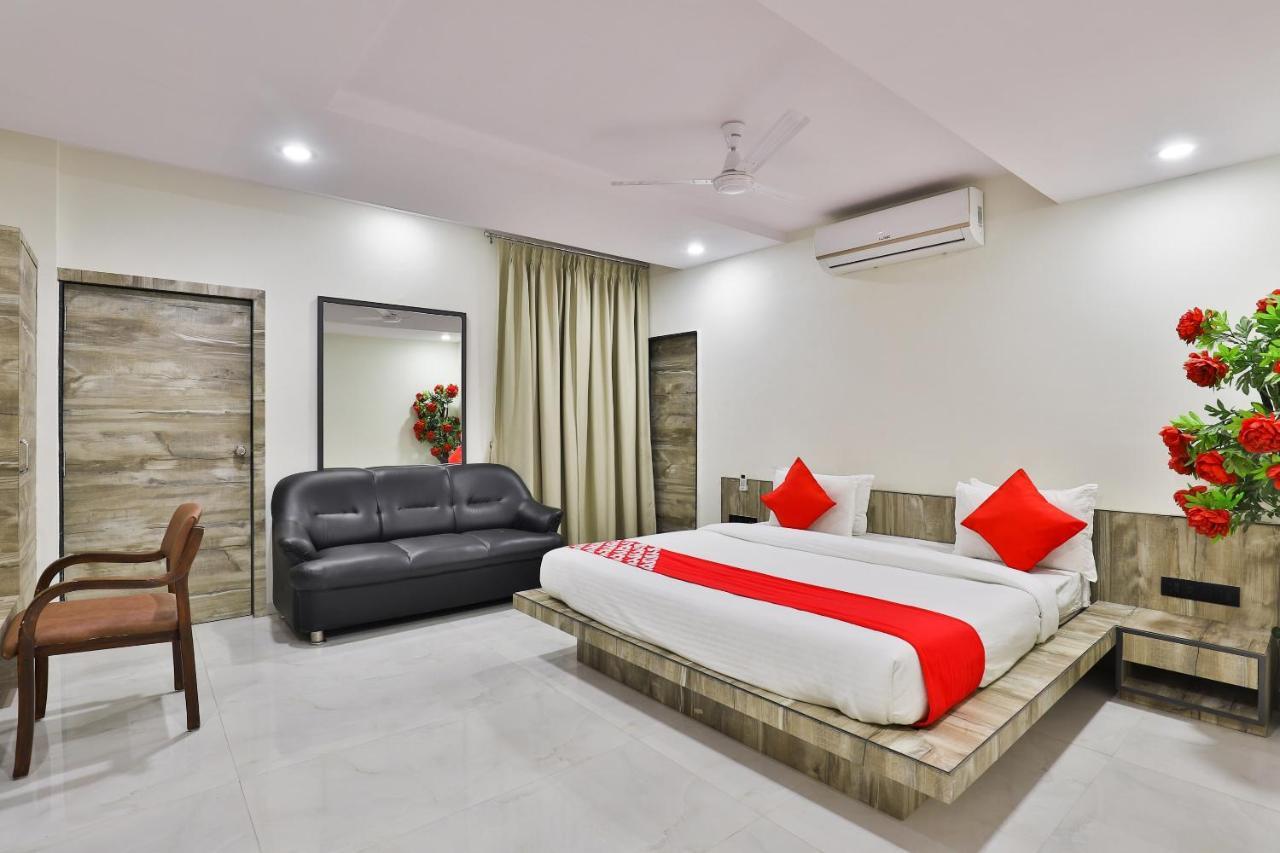 Oyo 23540 Hotel Suryakant Rajkot Extérieur photo
