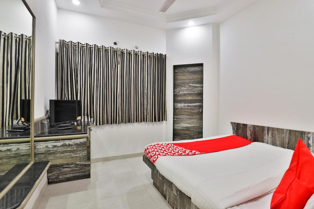 Oyo 23540 Hotel Suryakant Rajkot Extérieur photo