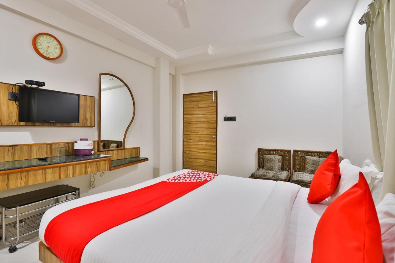 Oyo 23540 Hotel Suryakant Rajkot Extérieur photo