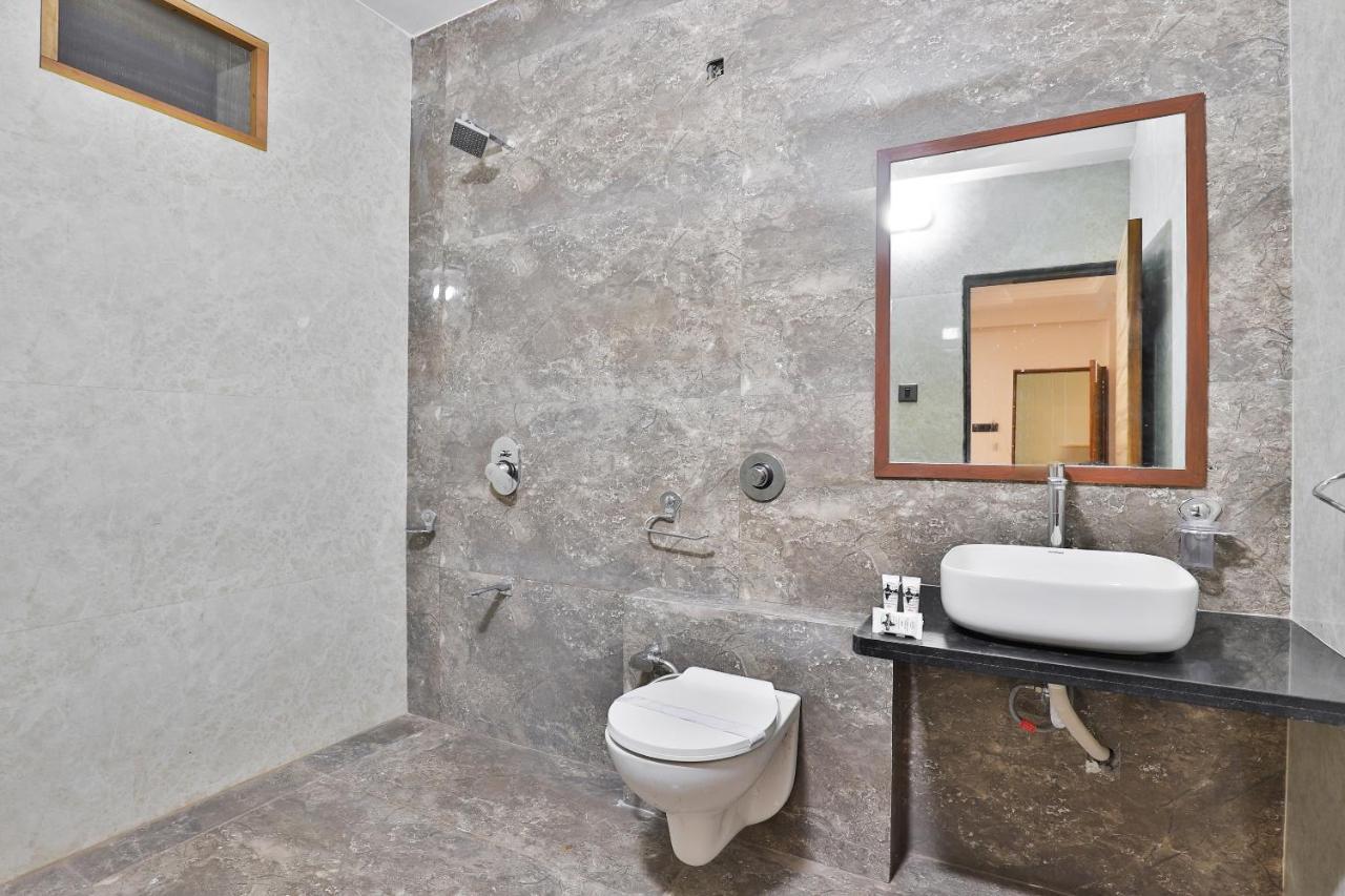 Oyo 23540 Hotel Suryakant Rajkot Extérieur photo