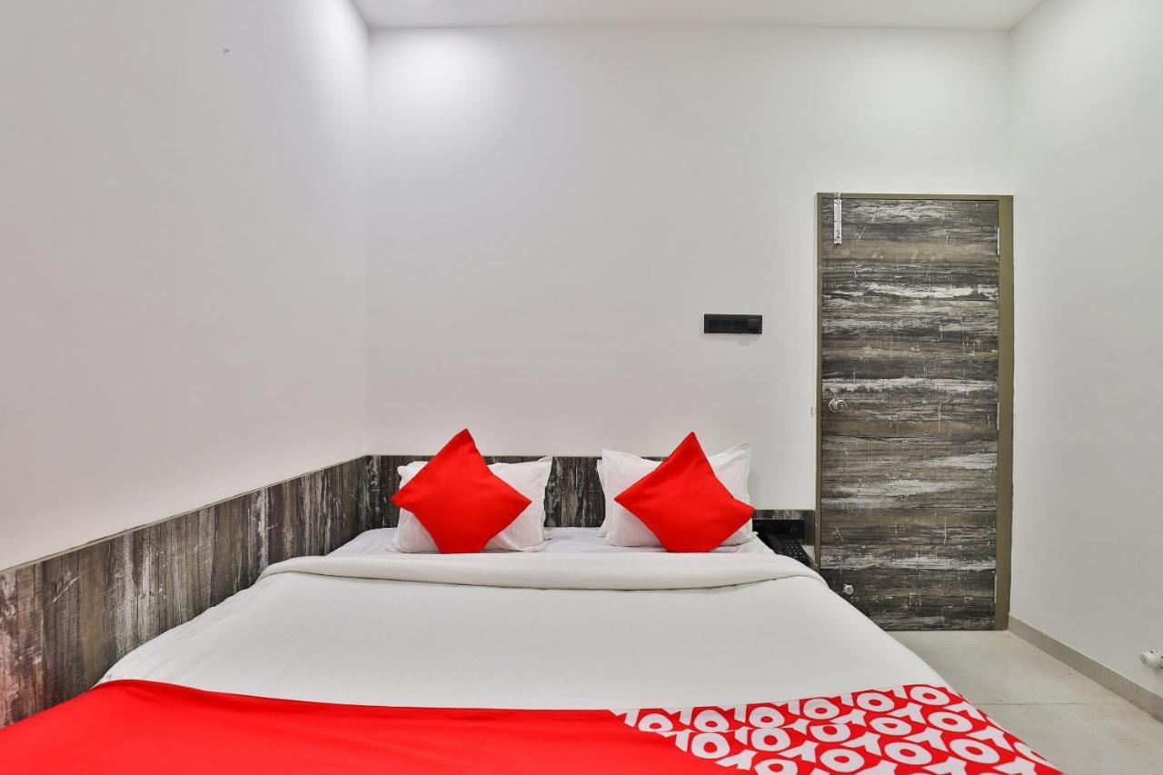 Oyo 23540 Hotel Suryakant Rajkot Extérieur photo