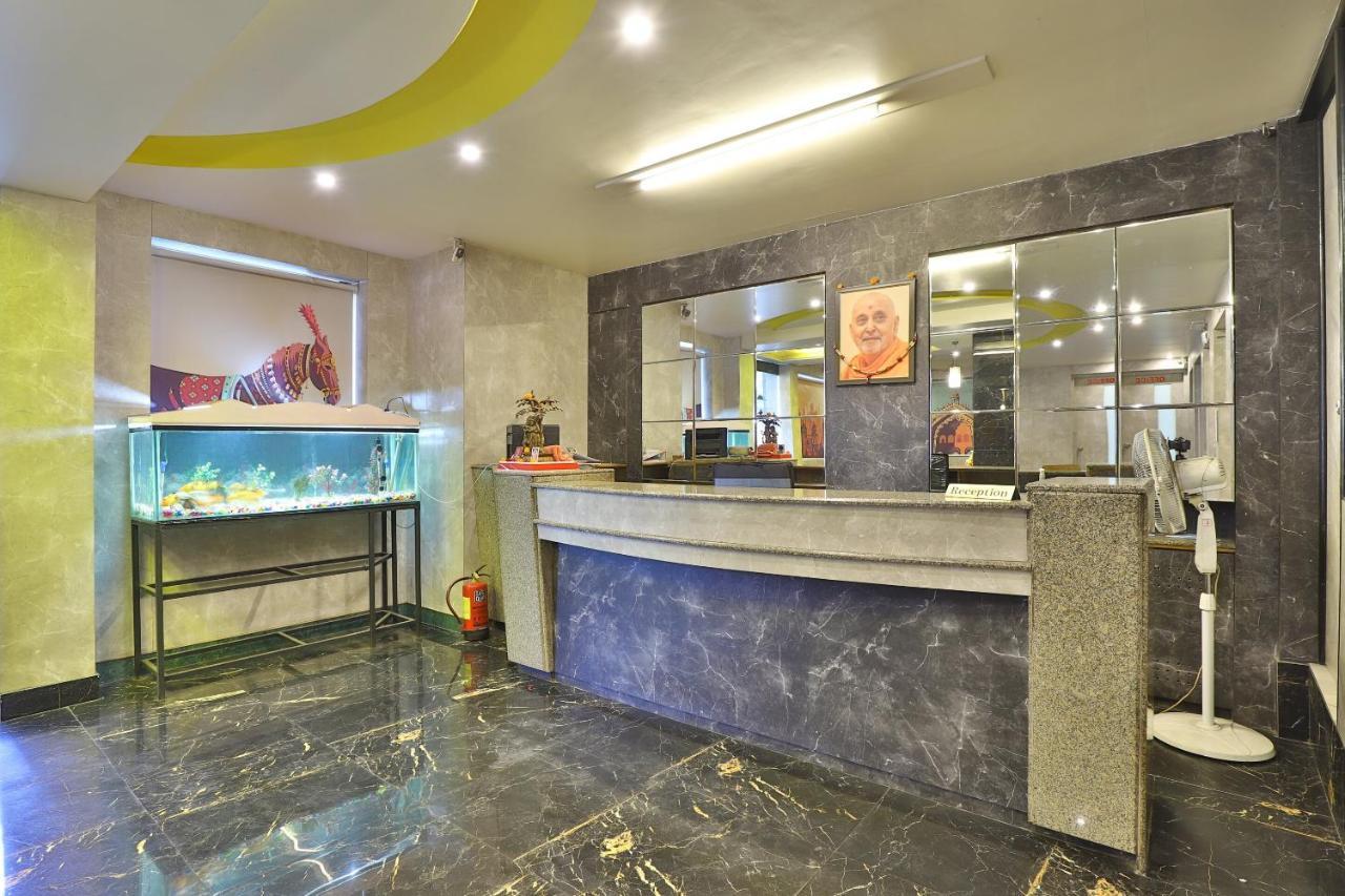 Oyo 23540 Hotel Suryakant Rajkot Extérieur photo